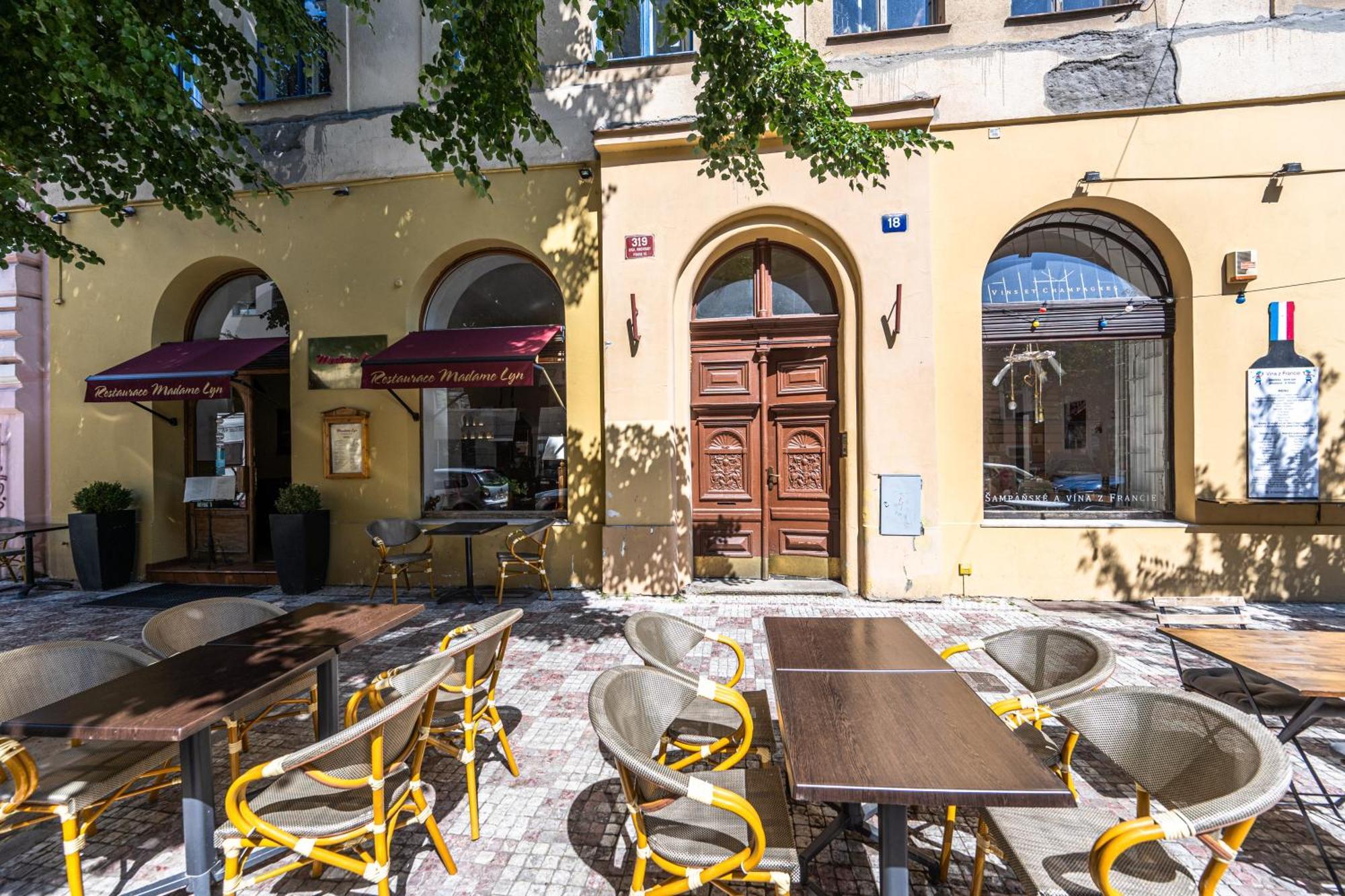 Apartments Safarikova 18 Prag Exterior foto